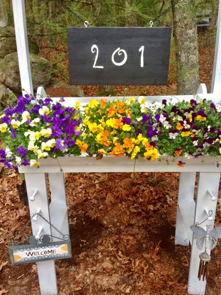 DIY House Number Floral Planter Our Crafty Mom #flowerstand #diyproject #outdoorprojects
