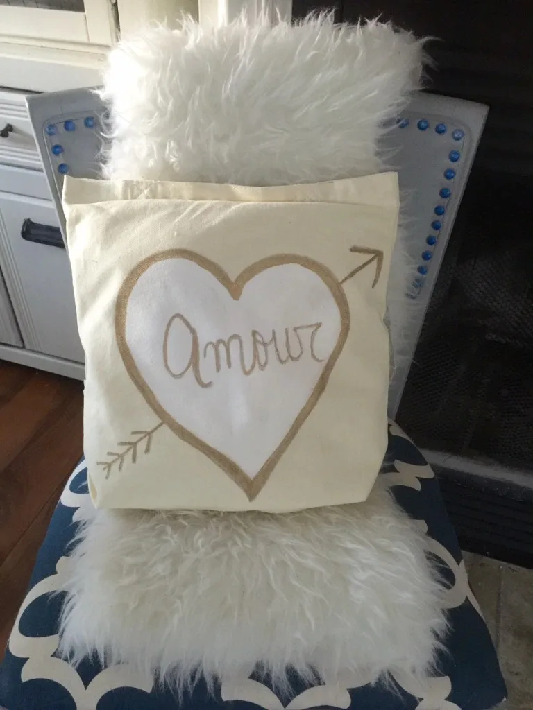 Amour No-Sew Pillow