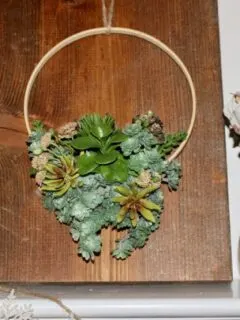 DIY Faux Succulent Embroidery Hoop Wreath #succulents #wreaths