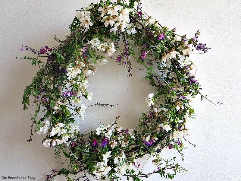 25+ Beautiful DIY Spring Wreaths Our Crafty Mom #springwreaths #spring #wreaths 