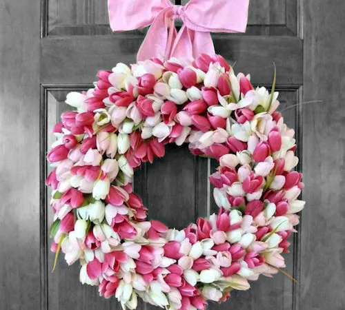 https://howtomakeaburlapwreath.com/make-pretty-tulip-door-wreaths