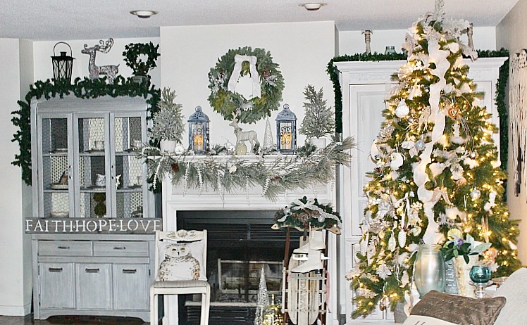Christmas Home Tour & Blog Hop - It's A Wonderful House #christmashometour #christmas #holidayhome