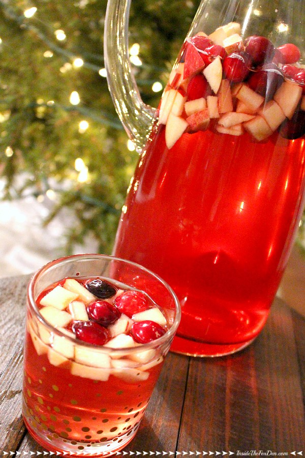 5 Holiday Sangria Recipes and Merry Monday #183 - Our Crafty Mom #cocktailrecipes #holidaycocktails #merrymonday