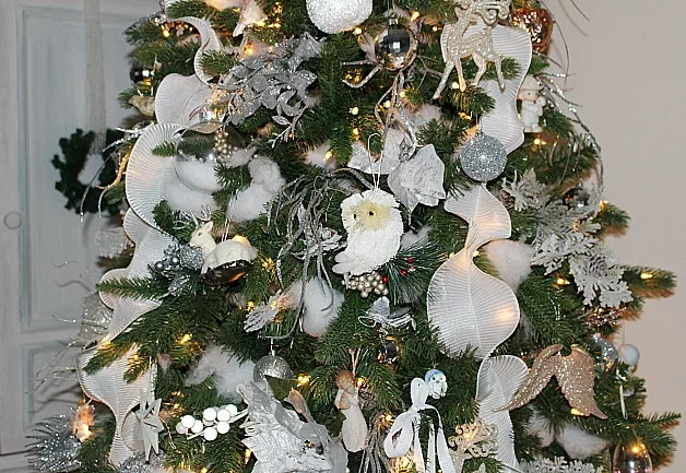 Christmas Tree Blog Hop-47 Bloggers Share Their Trees!! Our Crafty Mom #christmastreedecor #bloghop #christmastrees