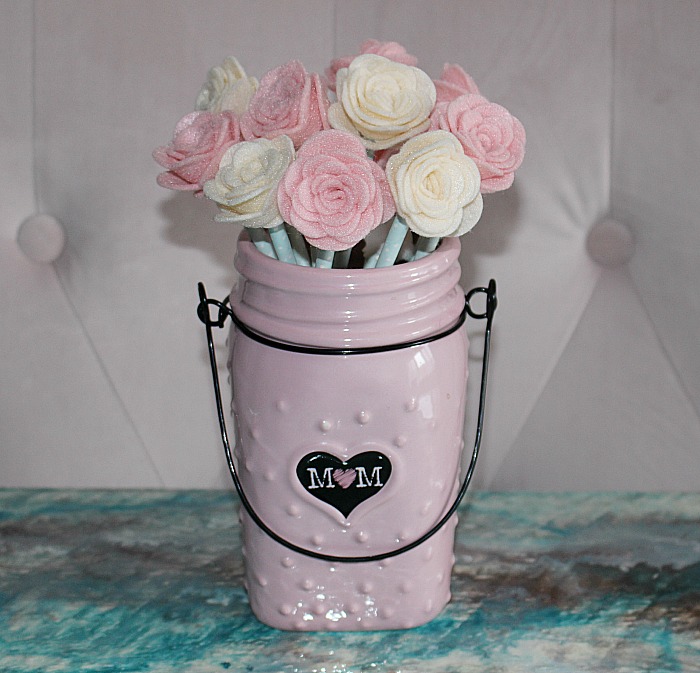 How To Make Pretty Felt Roses-Easy Tutorial Our Crafty Mom #feltflowers #feltroses #felt