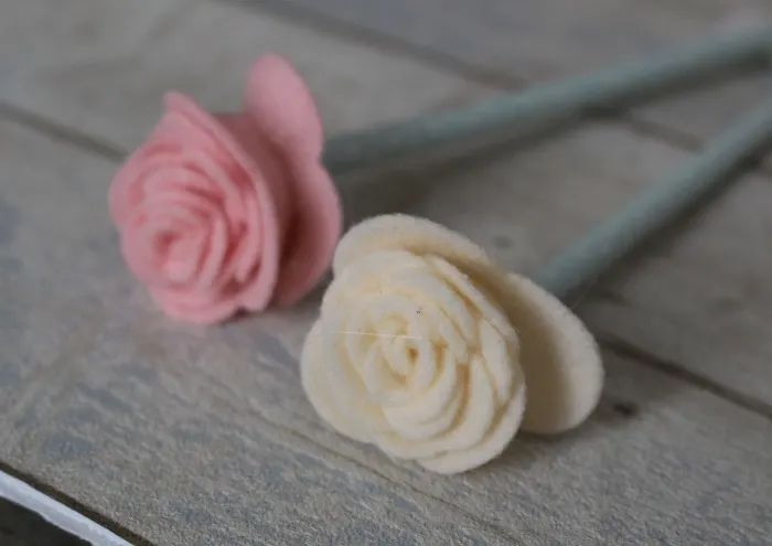 How To Make Pretty Felt Roses-Easy Tutorial Our Crafty Mom #feltroses #feltflowers #craftlightning