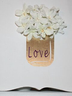 Vinyl Mason Jar Valentine's Day Sign - Our Crafty Mom #cricut #vinyl #valentinesday
