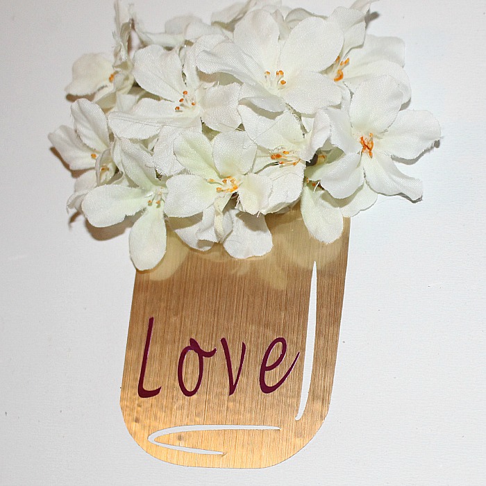 Vinyl Mason Jar Valentine's Day Sign - Our Crafty Mom #valentinesdaydecor #cricutmade craftandcreatewithcricut