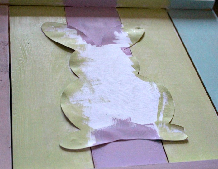 How To Make An Adorable Pallet Wood Spring Bunny Sign Our Crafty Mom #palletsign #spring #easterbunny #hellospring
