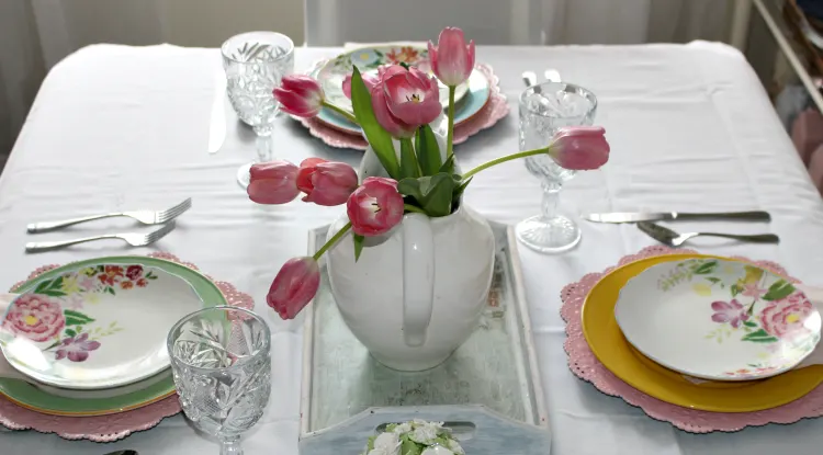 How To Set A Pretty Spring Tablescape Our Crafty Mom #springtablescape #springdecorating #springdecor #springtable