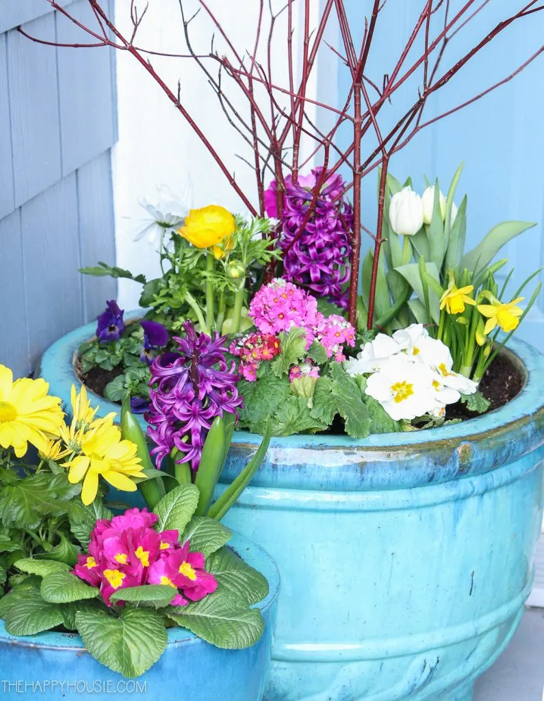 10 Beautiful DIY Planter Ideas To Add Instant Curb Appeal Our Crafty Mom #diyplanters #gardening #containergardens #planters