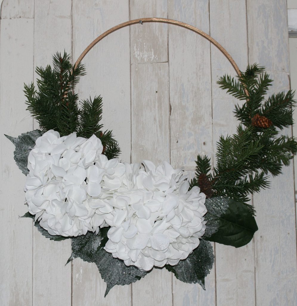 DIY-Farmhouse-Style-Winter-Wreath