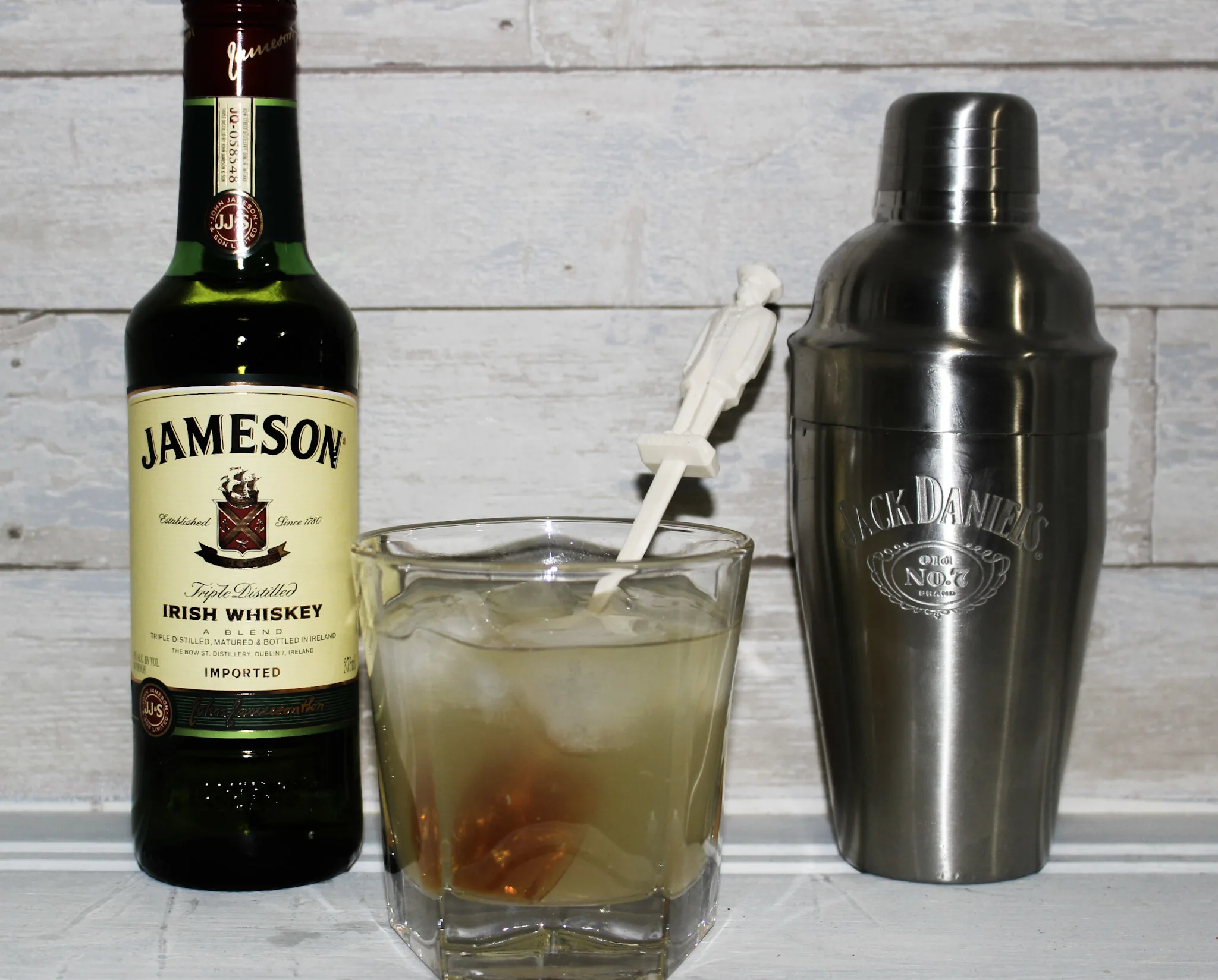 Make A Jameson Irish Lemonade For St. Patrick's Day #ourcraftymom #stpatricksdaycocktails
