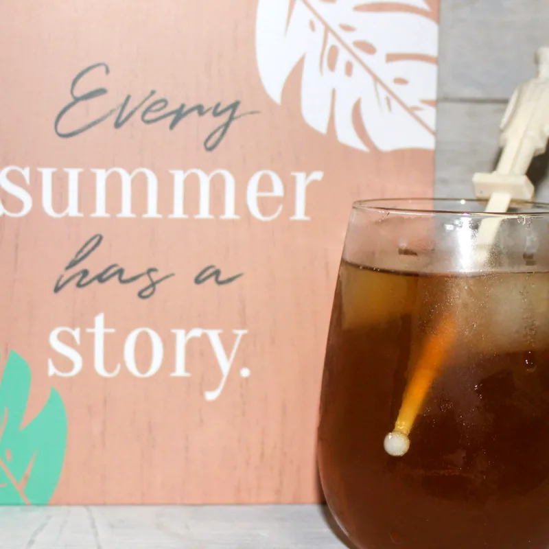 summer iced tea with wall sign from decocrated subscription