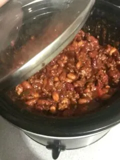 classic slow cooker chili with lid