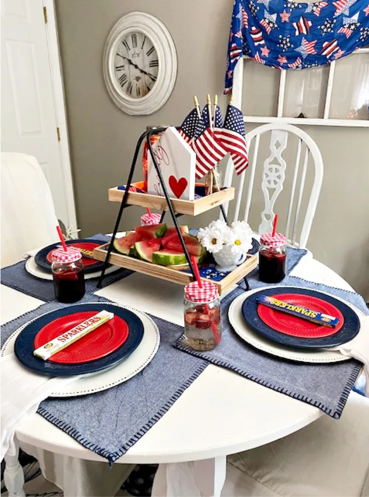 decocrated tiered tray with fourth of july