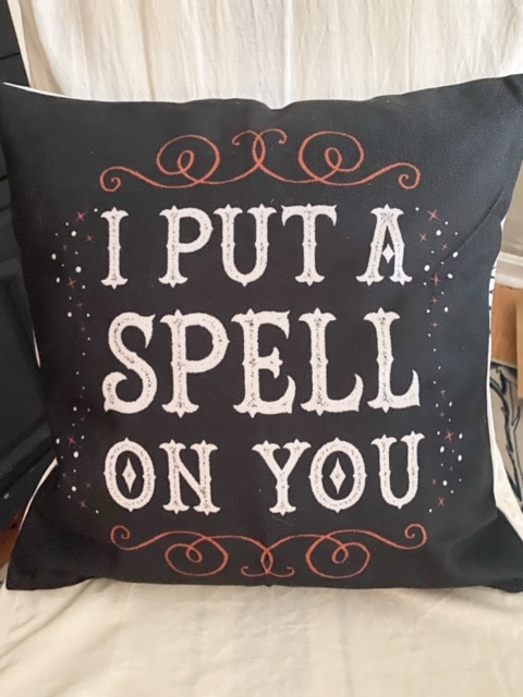 decocrated halloween pillow
