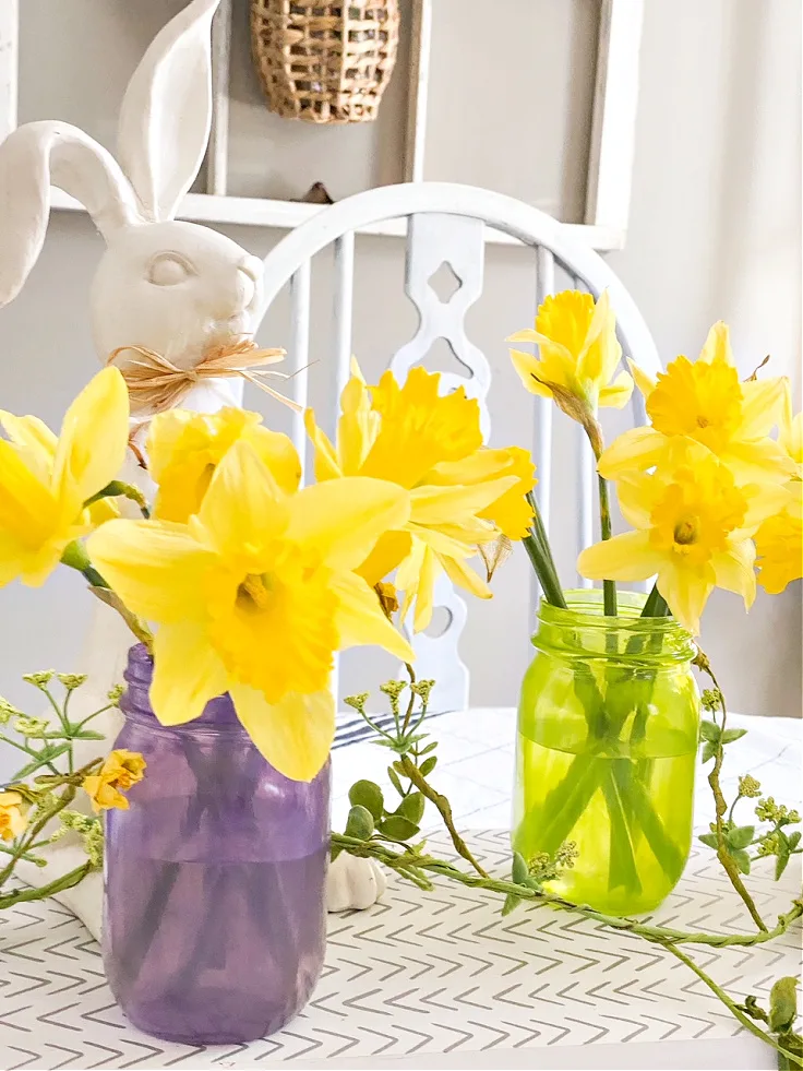 tinted mason jars with daffodils