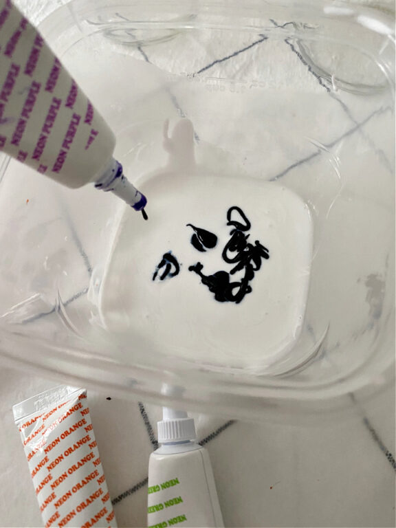 How To Easily Tint Mason Jars With Food Coloring