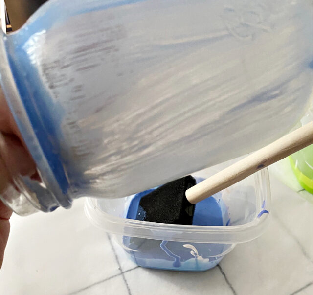 How To Easily Tint Mason Jars With Food Coloring