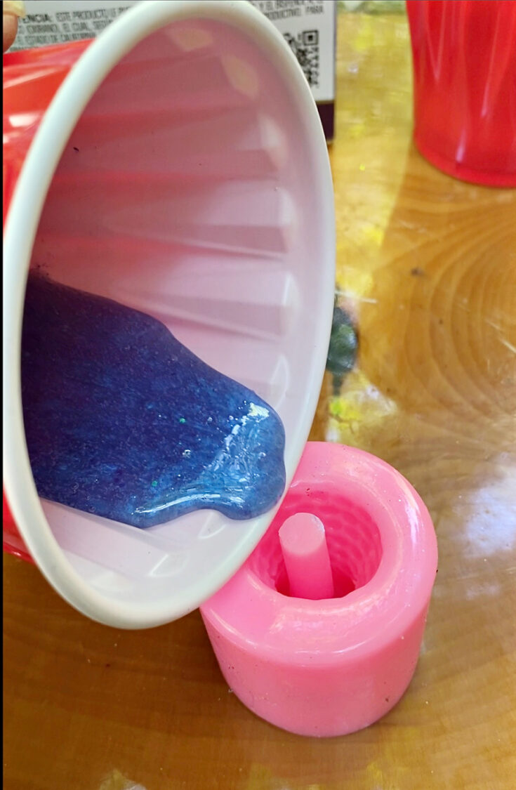 pouring mixed resin in mold