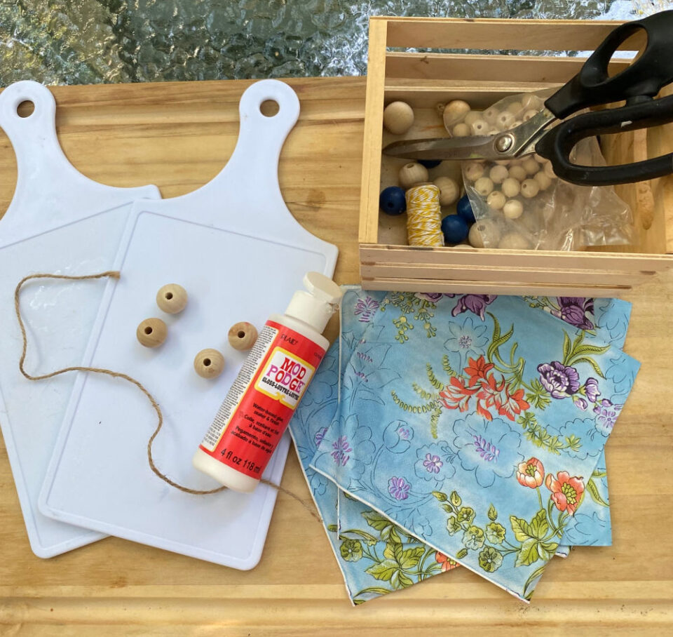 Adorable Farmhouse Caddy DIY Dollar Tree Cutting Board Craft