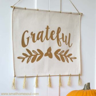 25 Festive Fall Signs That You Can Easily DIY