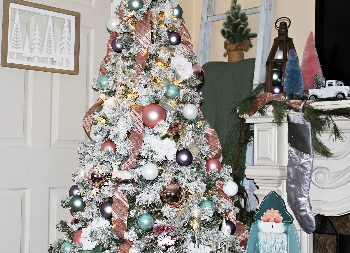 full view of pastel Christmas tree