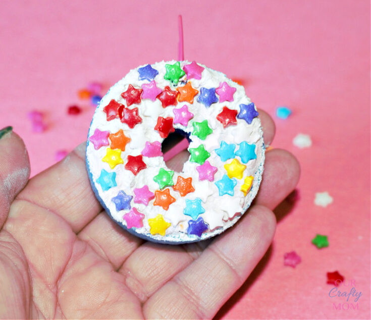 finished donut ornament with paper clip 