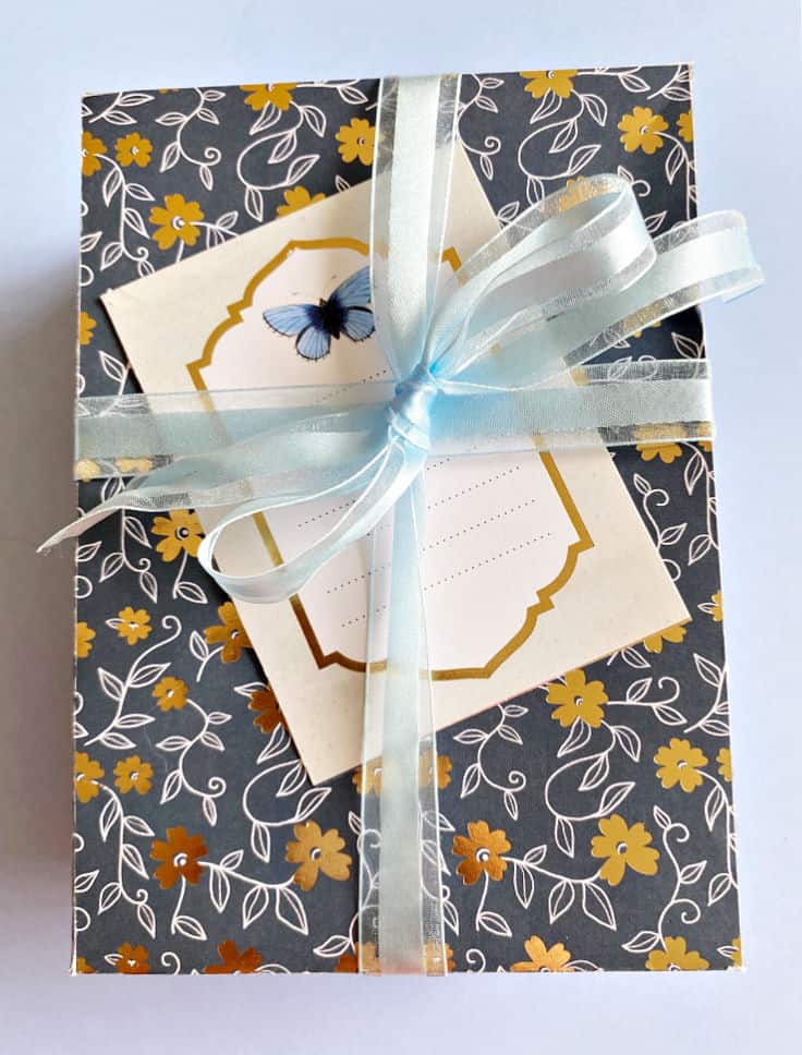 note card box with ribbon