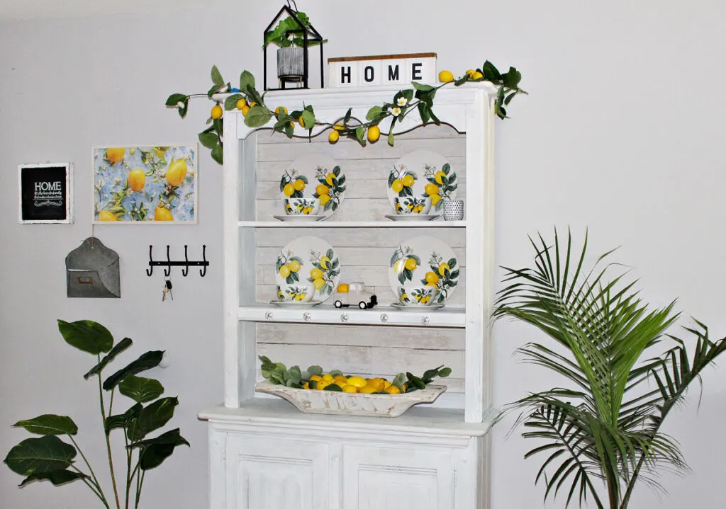 kitchen and entry decorated with lemons decor