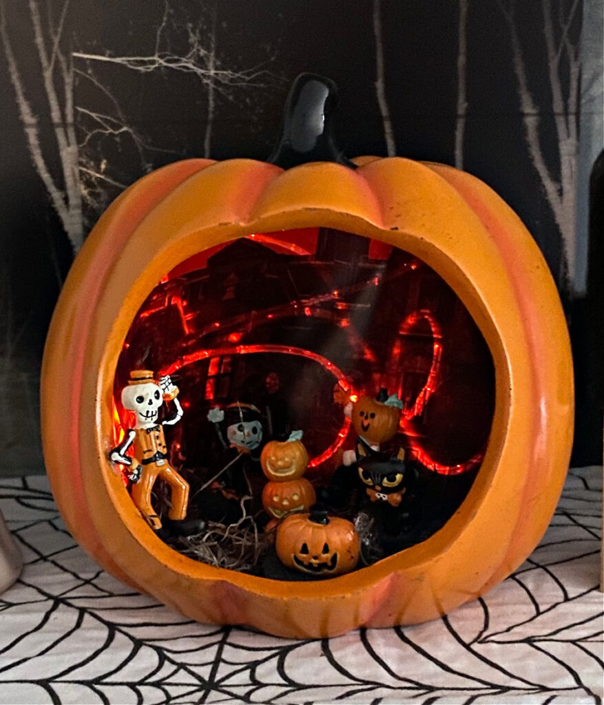 adding figures to pumpkin