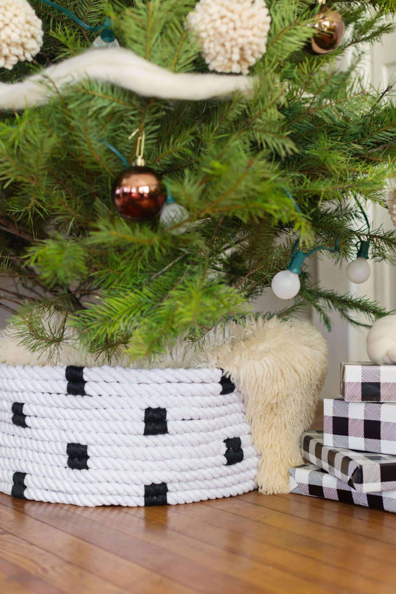 15 DIY Christmas Tree Collar Ideas For Any Style Tree