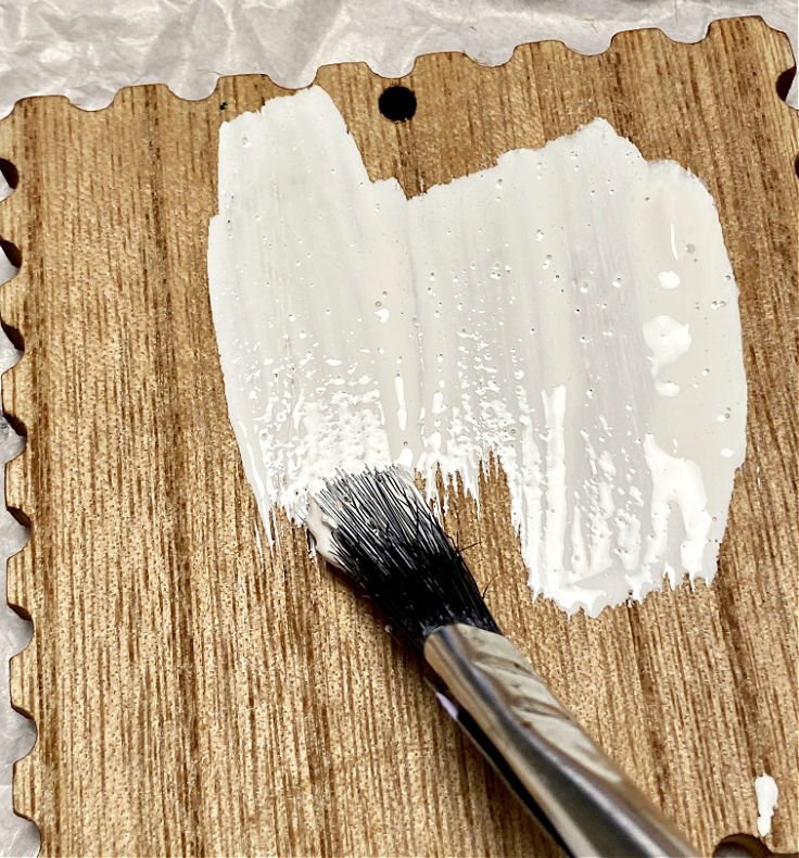 painting wooden ornaments white
