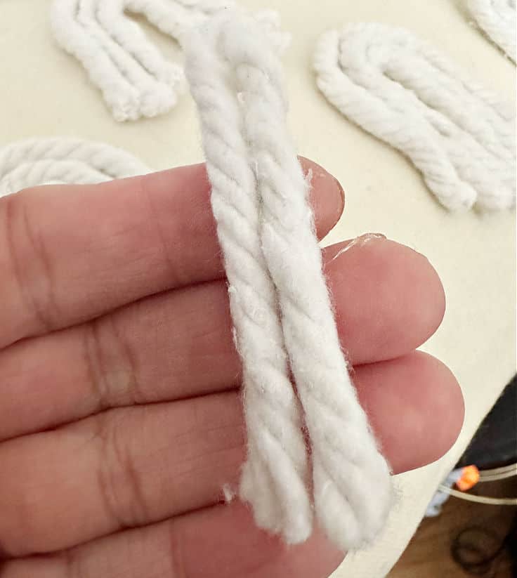 single yarn piece for middle of ghost