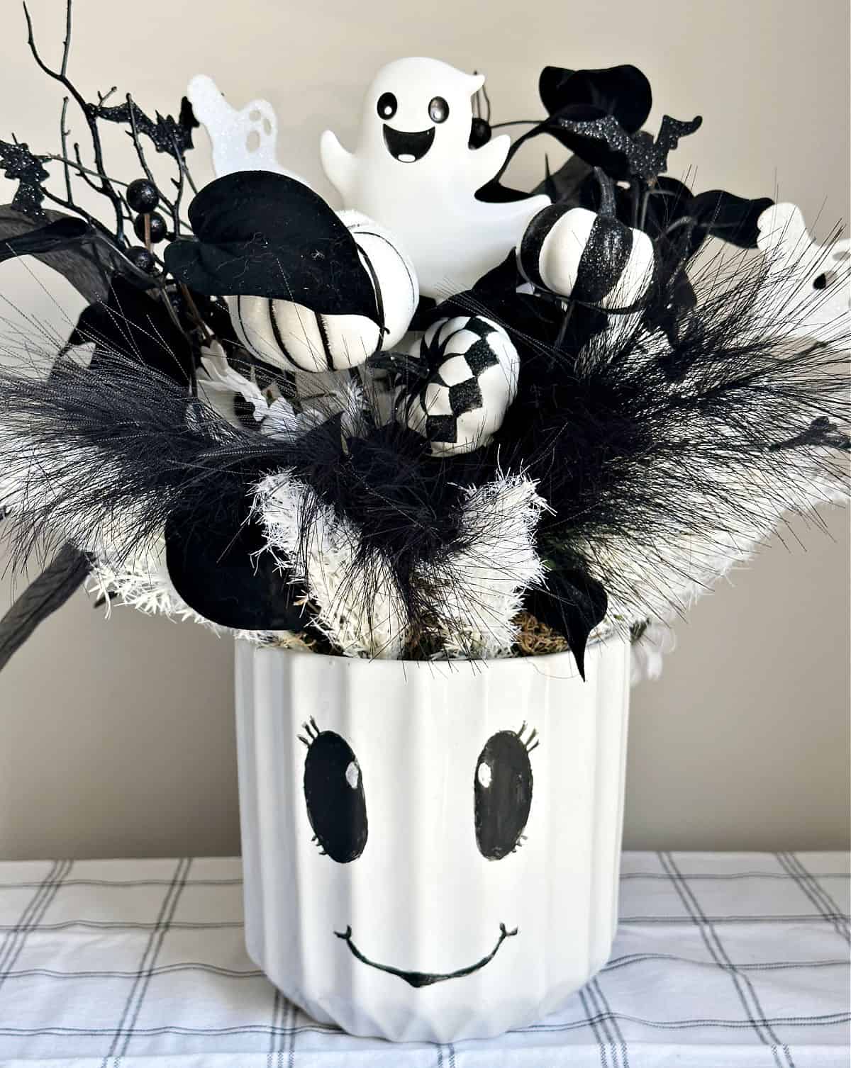 adorable black and white Halloween centerpiece with ghost face