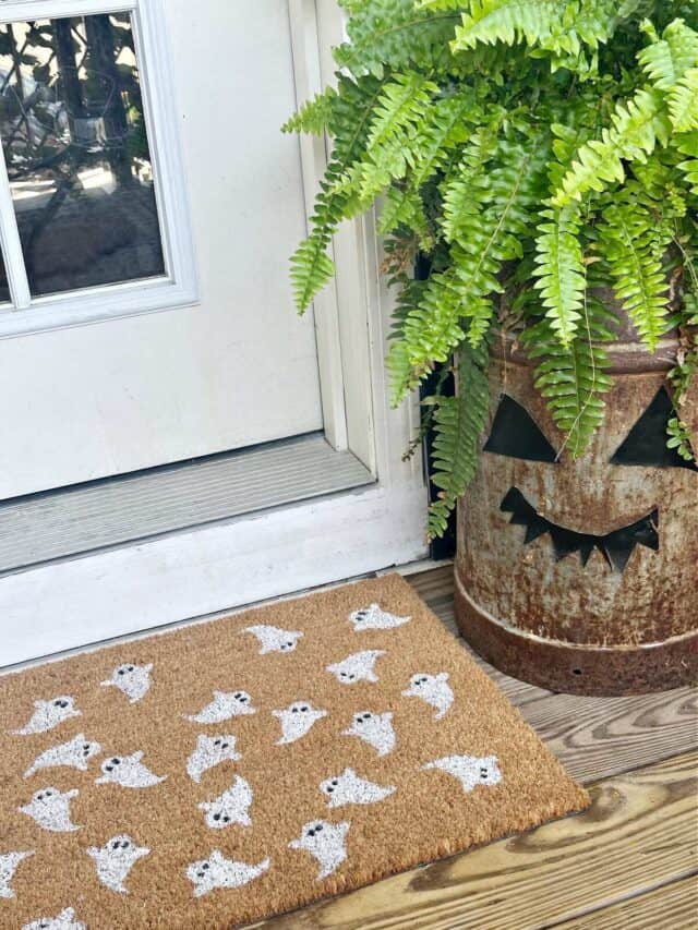 How to Make a Cute Painted Ghost Halloween Doormat For 10!