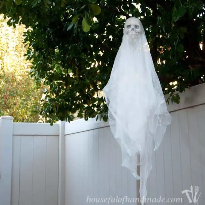 17 DIY Halloween Ghost Decorations That are Cute Not Scary