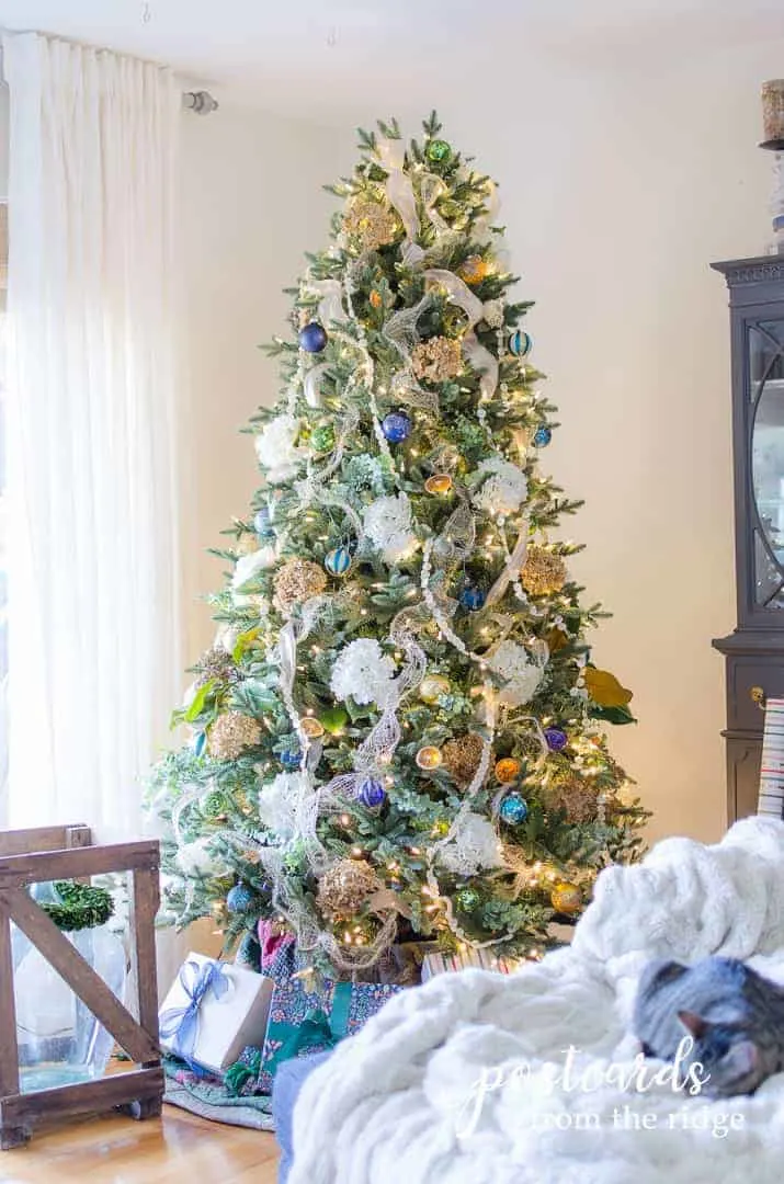 41 Beautiful Christmas Tree Themes To Inspire You 2023