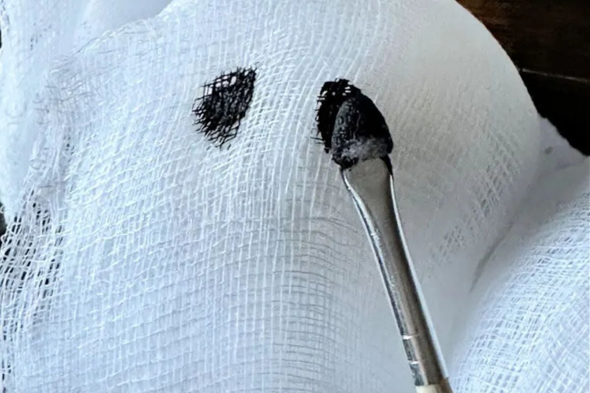 painting eyes on ghost
