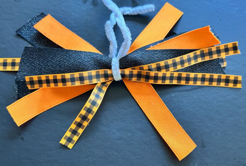 making layered bow for Halloween