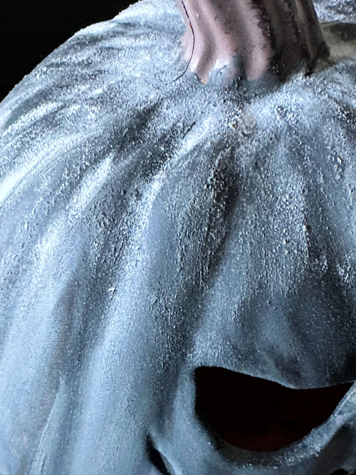 adding baking soda to black painted pumpkin