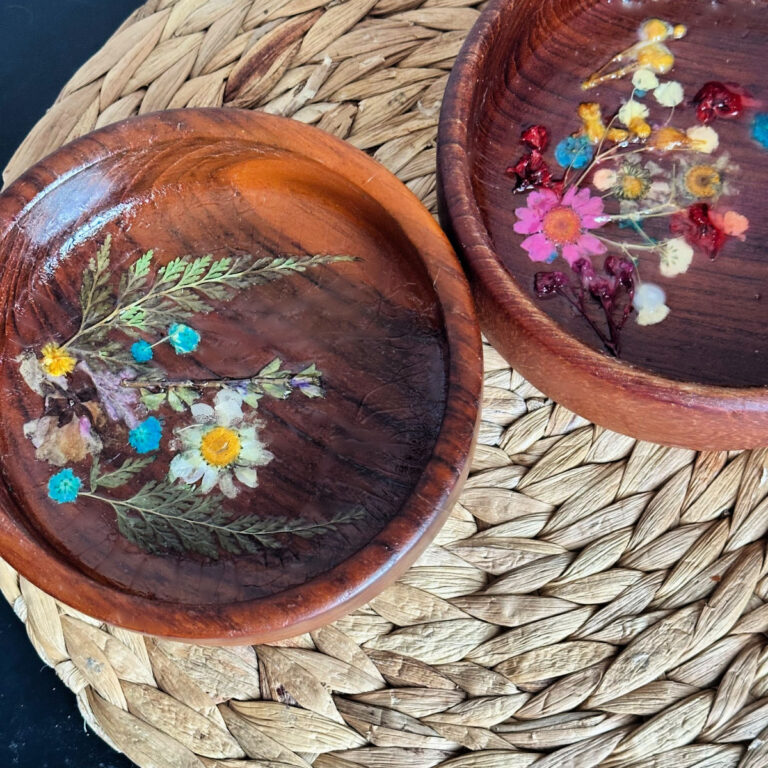 Upcycle Wooden Bowls top view with pressed flowers