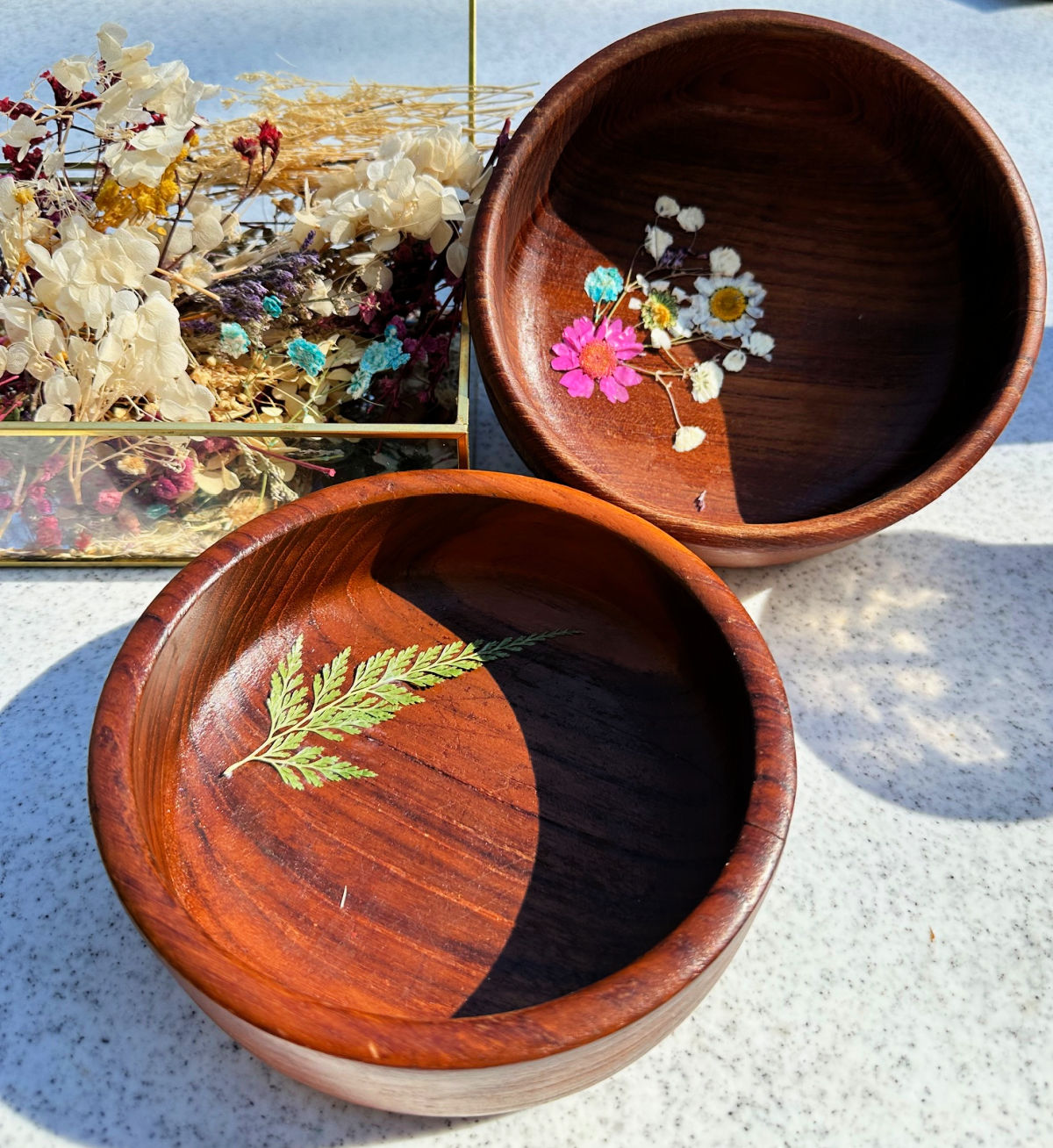 2 wooden bowls with pressed flowers