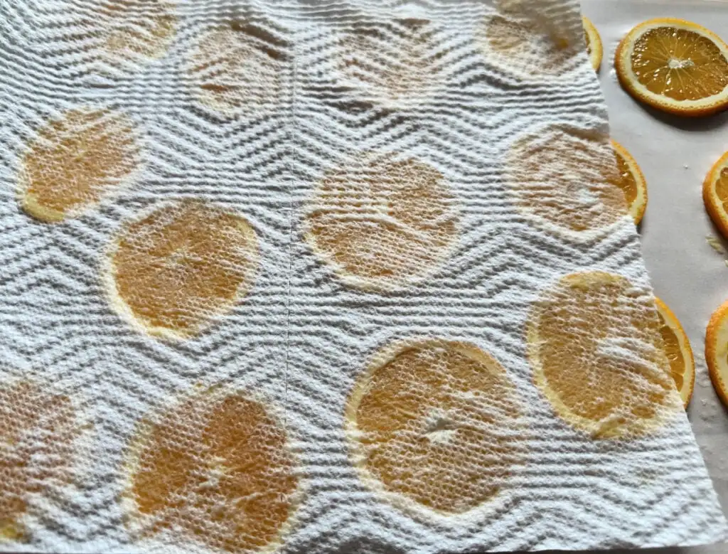 drying oranges with paper towels