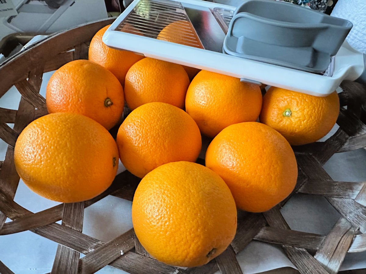 whole oranges before cutting