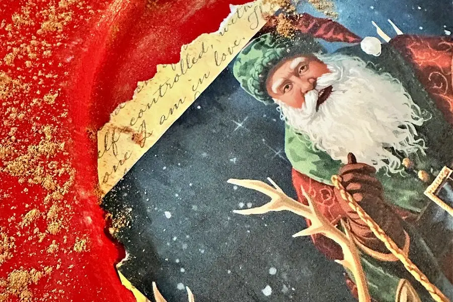 adding cinnamon to thrifted tray