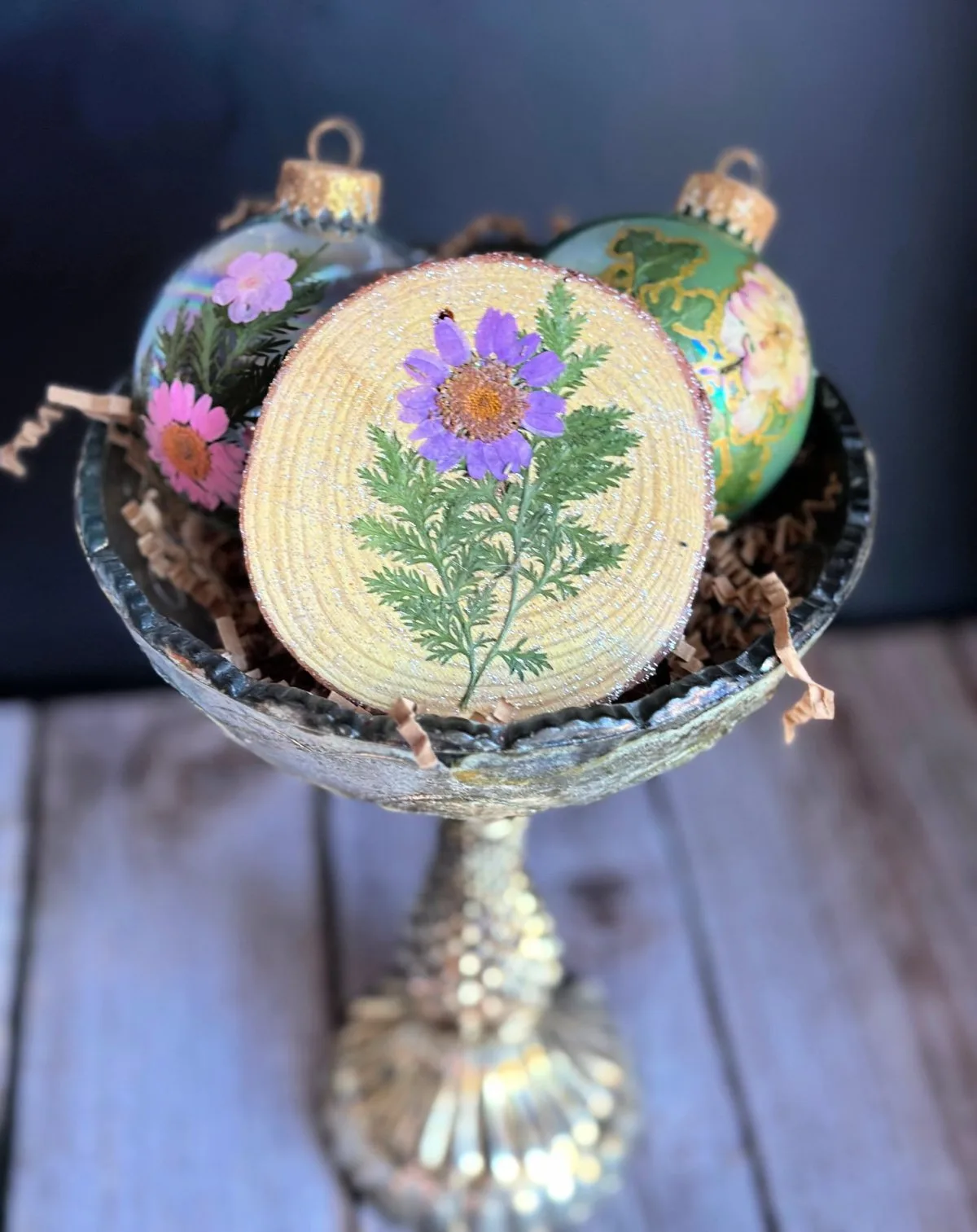 diy wood slice dried flower ornament
