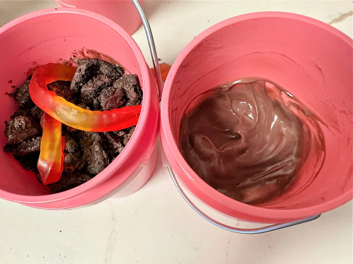 making dirt pudding with gummy worms
