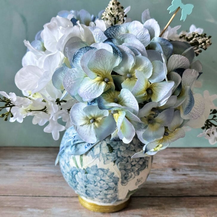 blue and white hydrangeas centerpiece